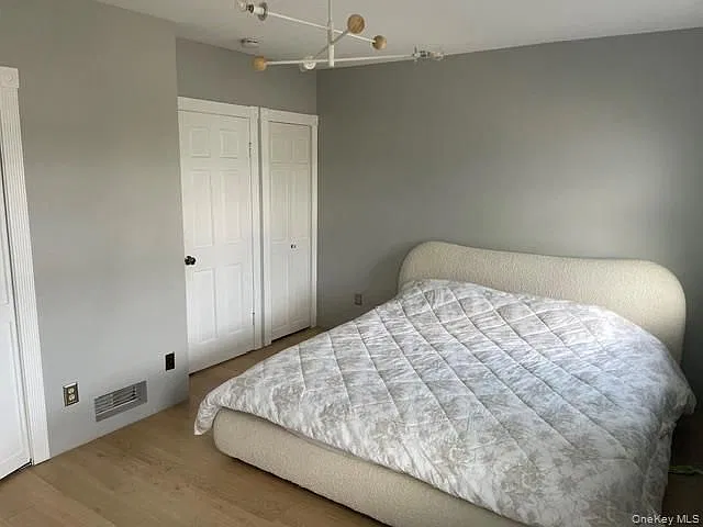 5 bed, 2.0 bath, 1400 sqft, $5,000 — Photo 3
