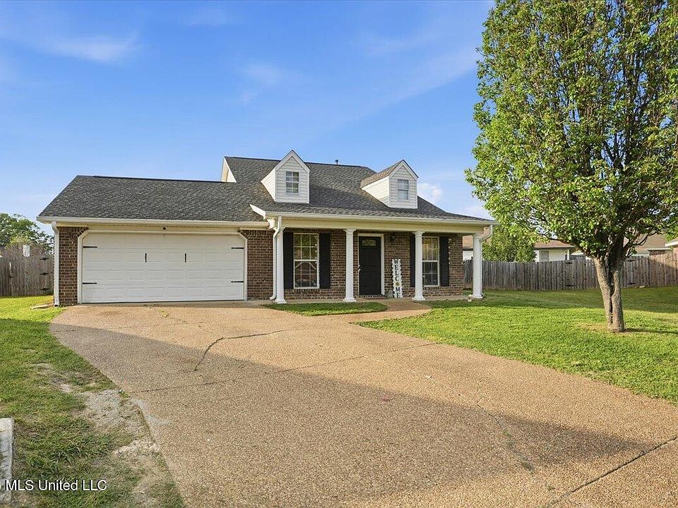 1st image of 104 Oak Grove Ct