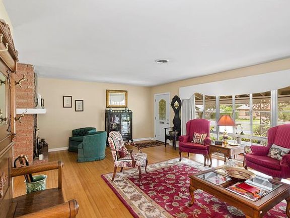 4th image of 1810 Pepperidge Dr