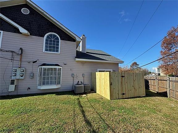 3rd image of 1016 Greenspoint Dr