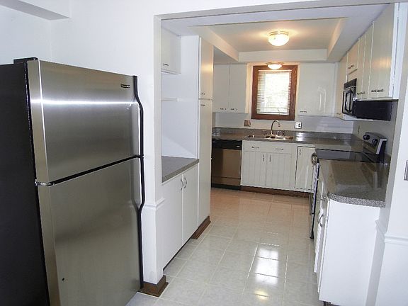 3rd image of 1214 James St #1