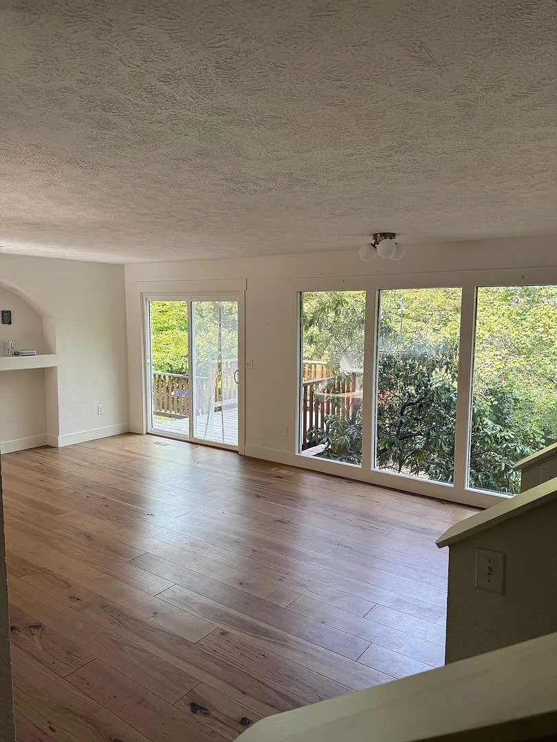 Charming Rental Home on Ben Burr Blvd South Hill Living, Close to Everything — Photo 3