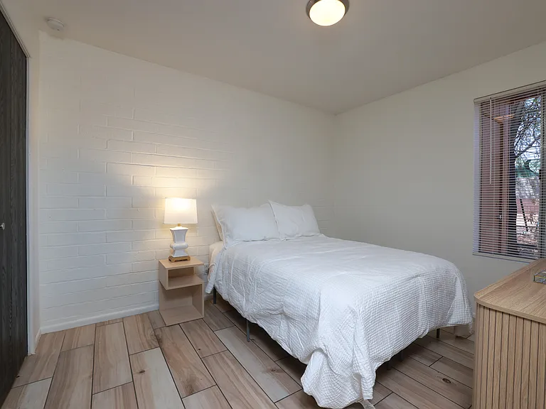 1734 E Hedrick Dr — Photo 10