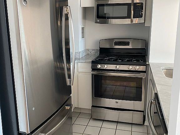 3rd image of 155 W 70th St Penthouse 1G