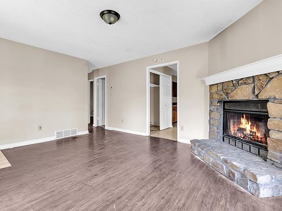 3rd image of 480 Elmfield Cv