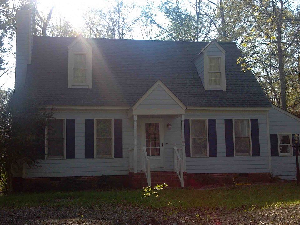 Well Maintained Cape Cod in Brandermill