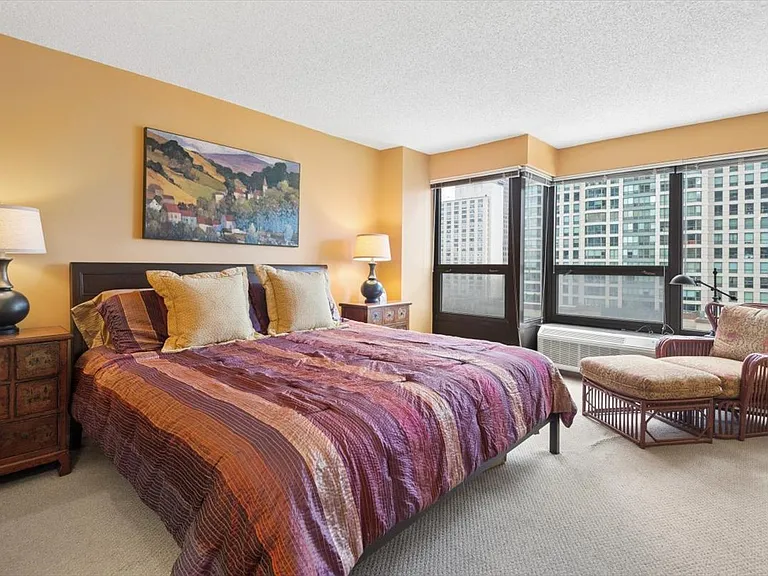 30 E Huron St #2402 — Photo 7
