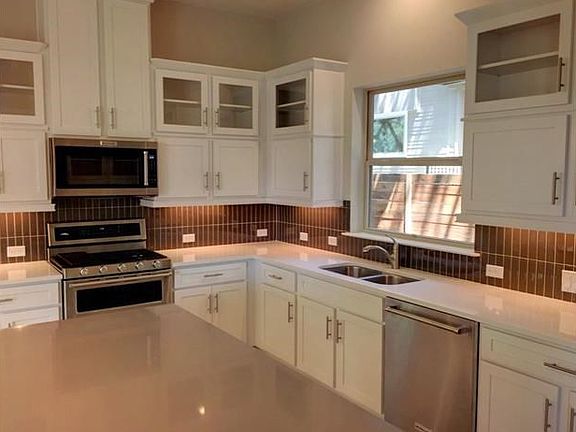 4th image of 811 S Center St #811