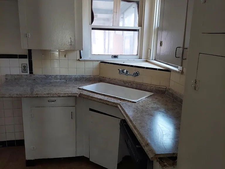 214 Weaver St — Photo 10
