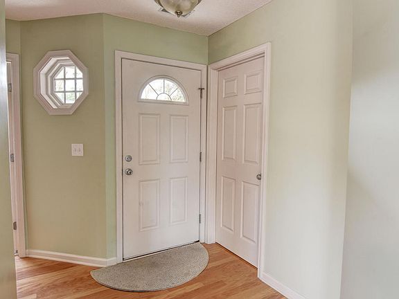 3rd image of 1013 Bridgeport Way