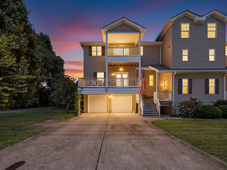 2226 E Berrie Cir — Photo 1