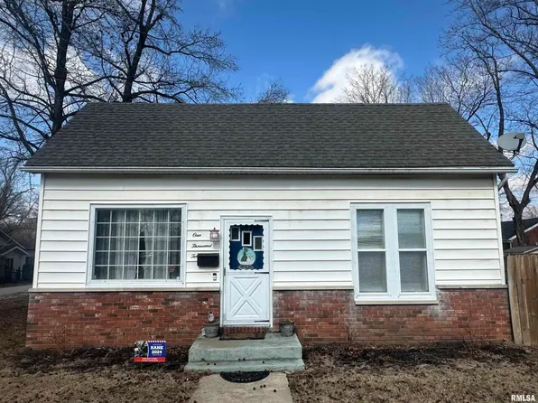 1002 E College St, Marion, IL 62959