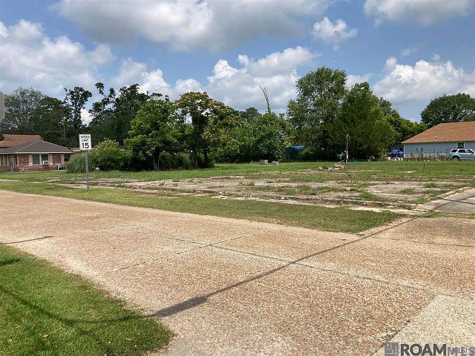 2nd image of 0 Pine St
