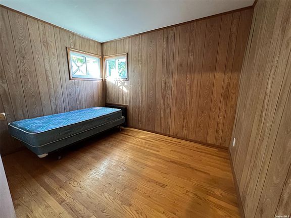 4th image of 36 Cedar St