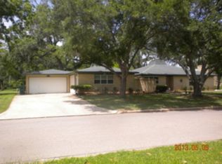 2 Augusta Ln, West Columbia, TX 77486