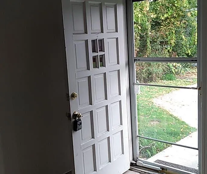 4521 Crooks Rd — Photo 5