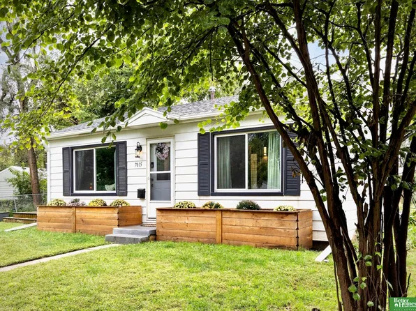 7015 Josephine St, La Vista, NE 68128