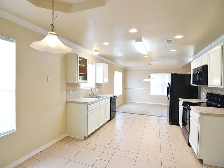 2107 Miller St — Photo 5