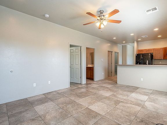 5th image of 1100 E 9th St #1