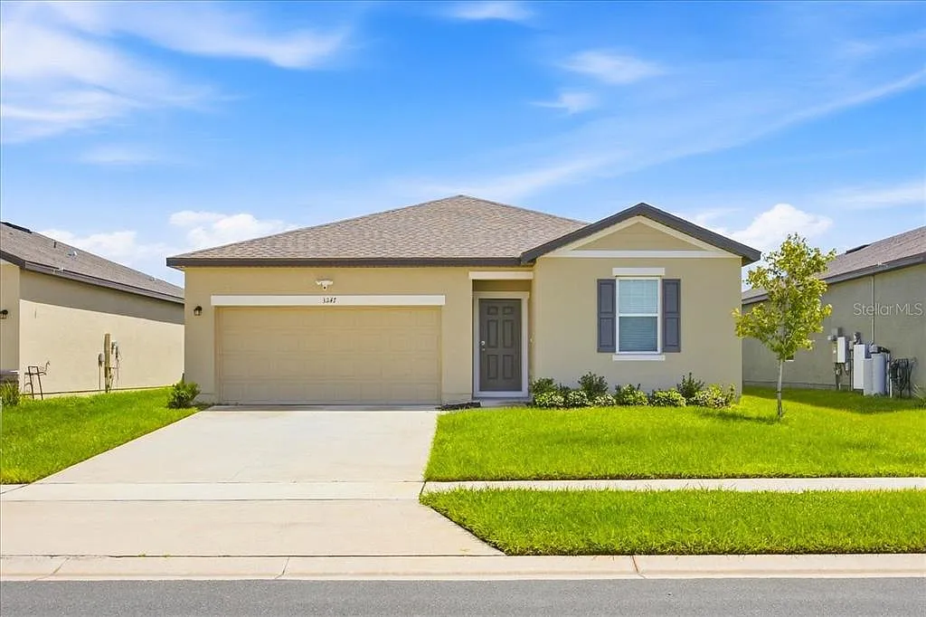 3 bed, 2.0 bath, 1626 sqft, $2,050 — Photo 1