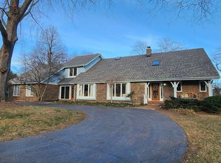 4148 Three Lakes Ct, Long Grove, IL 60047