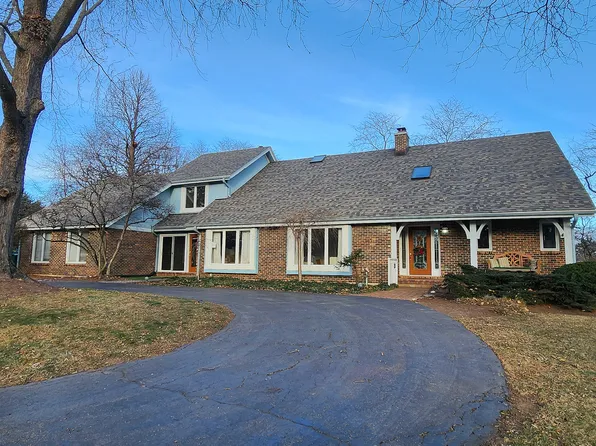 4148 Three Lakes Ct, Long Grove, IL 60047