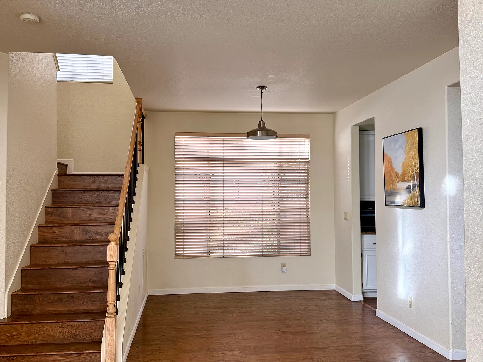 3 bed, 2.5 bath, 1690 sqft, $4,000 — Photo 3