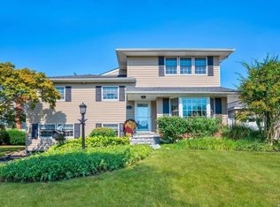 78 Dartmouth Dr, Hicksville, NY 11801