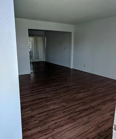 Las Palmas Apartments — Photo 12