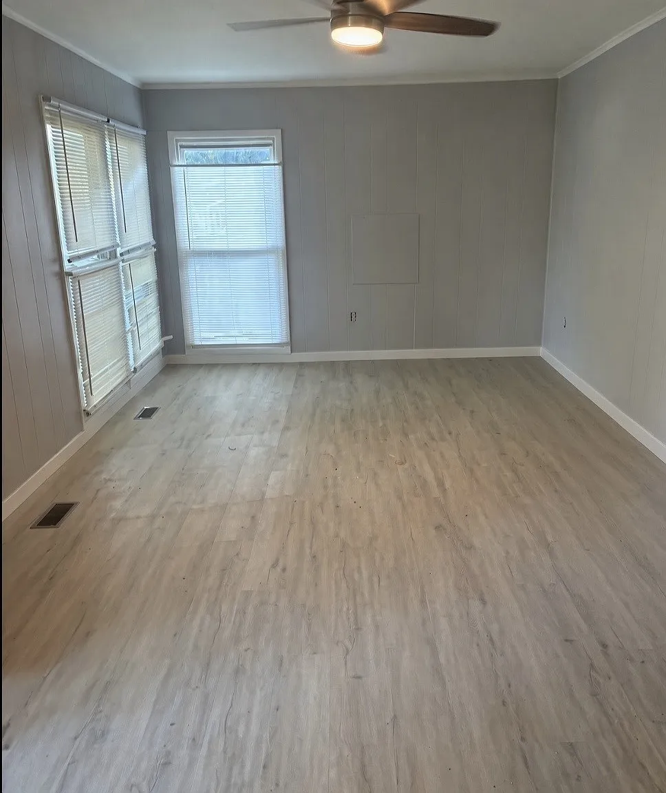 3 bed, 960 sqft, $1,700 — Photo 2
