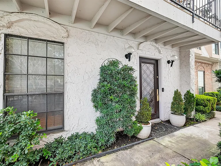 5338 Brownway St #B19 — Photo 2