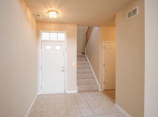 2894 Falling Waters Dr, Lindenhurst, IL 60046