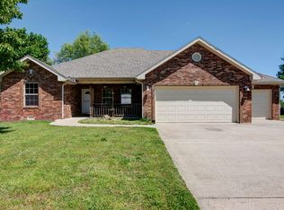 1740 S Village Lane, Bolivar, MO 65613