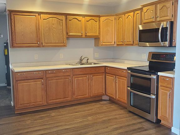 3rd image of 1503 Amesbury Ct