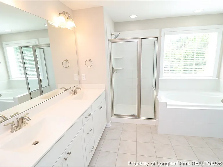 240 Mystwood Hollow Cir — Photo 32
