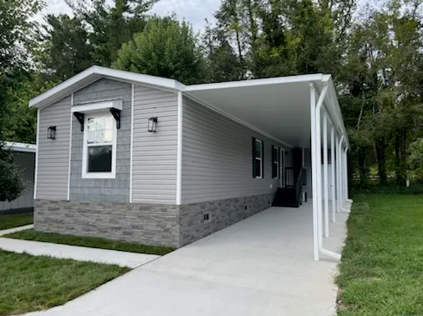 33 Ironwood Dr, Hendersonville, NC 28739