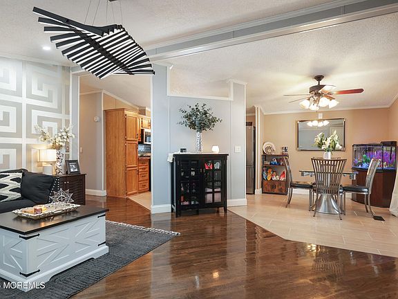 3rd image of 107 West Avenue