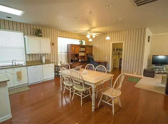 5th image of 2110 Meredith Ln