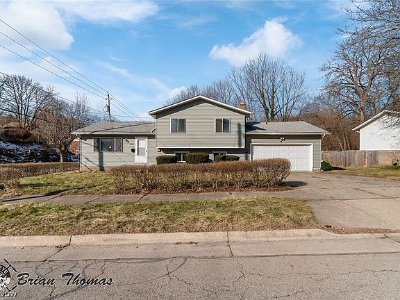 2nd image of 804 Carpenter St