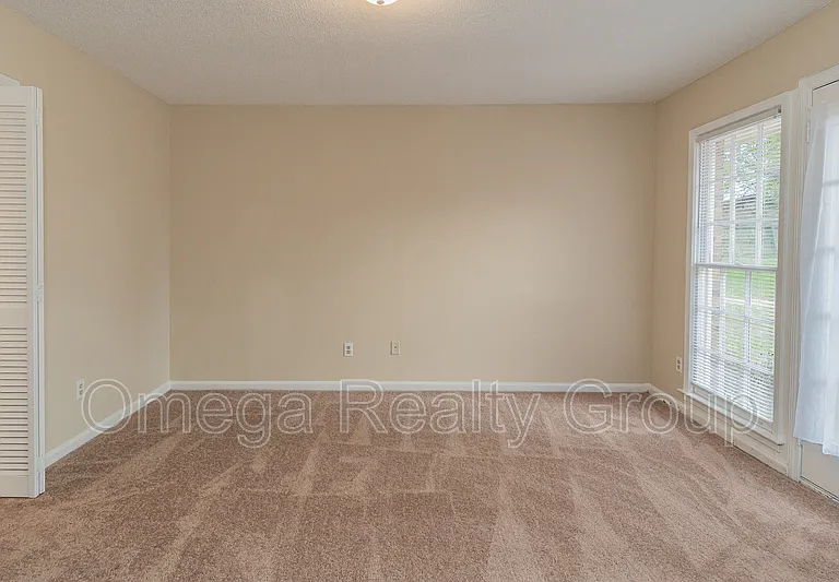 2061 Green Acres Dr — Photo 30