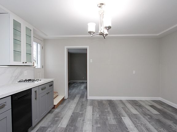 5th image of 257 Acacia Ave #A