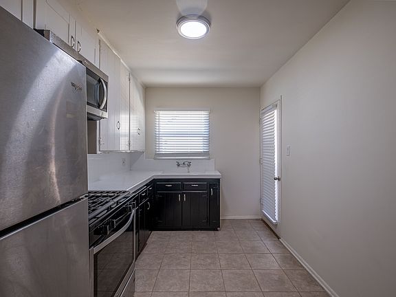 5th image of 1321 E Wilson Ave #1