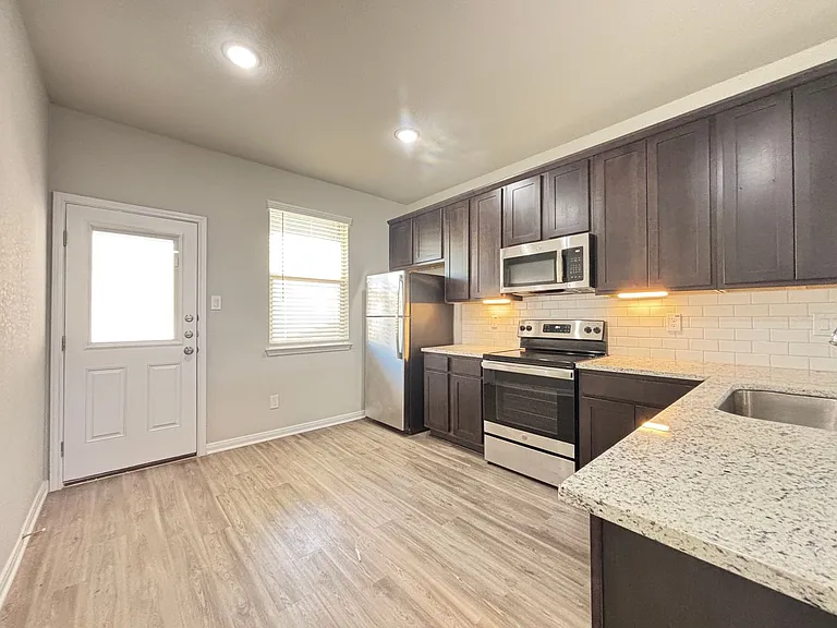 330 Caleb Ct — Photo 10