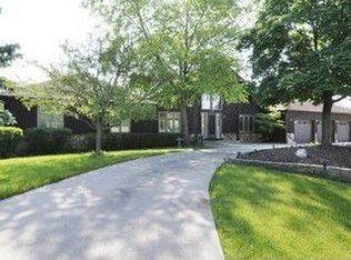34 Pheasant Run, Hawthorn Woods, IL 60047