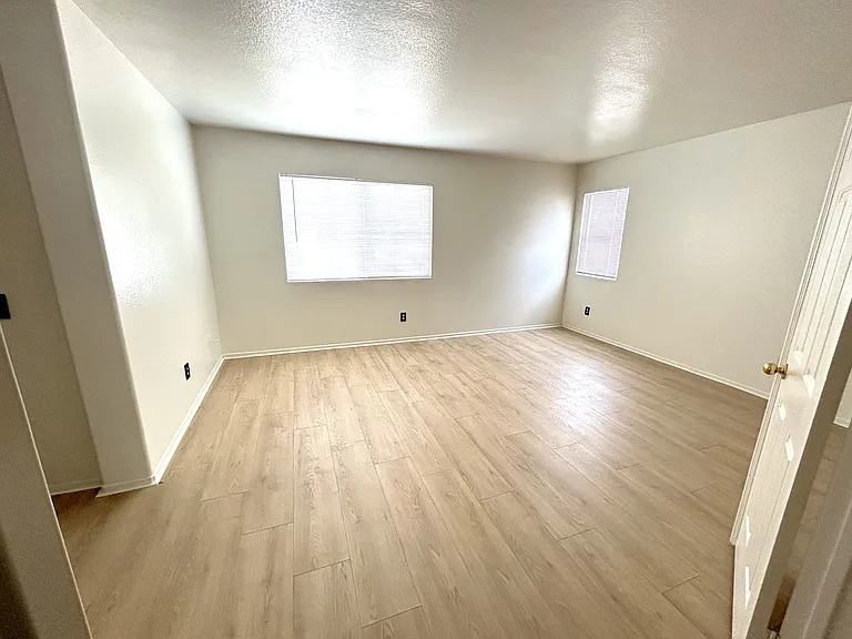 14998 Skipper Ln — Photo 11