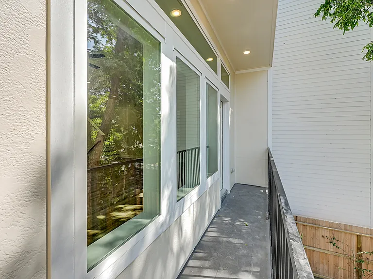 715 Service St #B — Photo 16