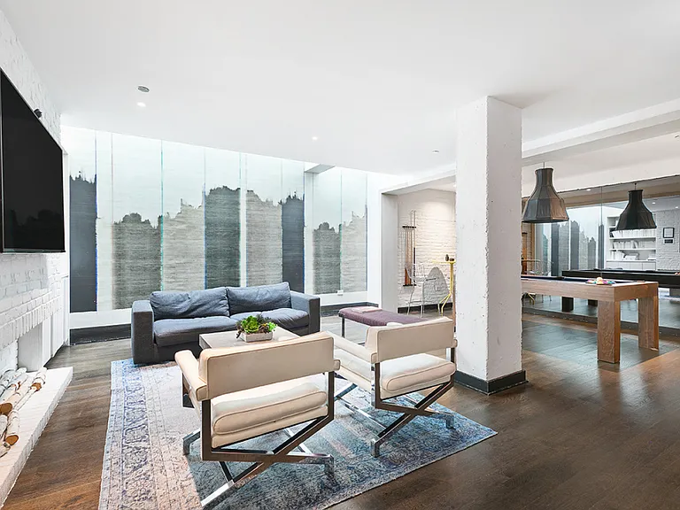 211 E 13th St #2H — Photo 9