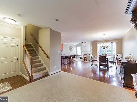3rd image of 233 Deepdale Dr
