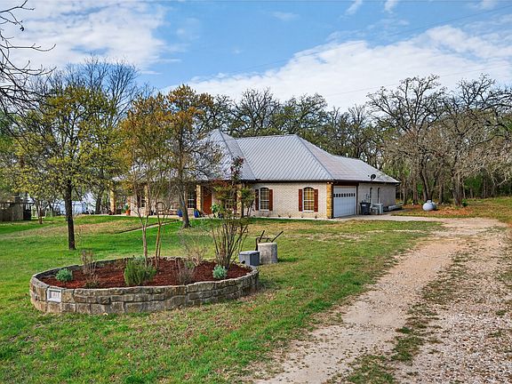4th image of 411 Valley Rd
