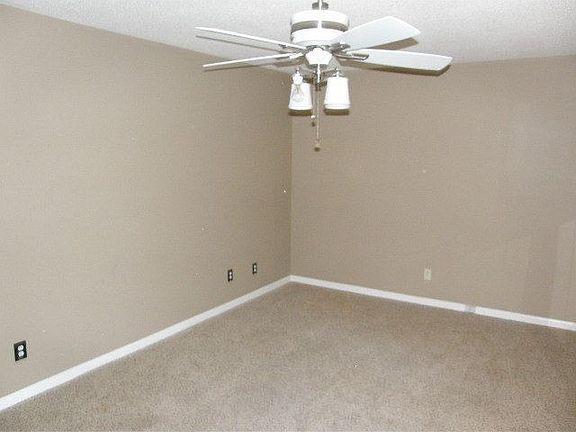 3rd image of 1202 Wrenwood Dr